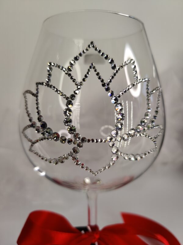 Luxury Wine Glass with High-Quality Crystals