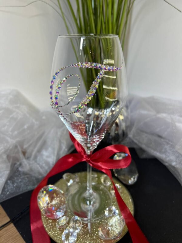 Exclusive wine glass with initial "T" - Image 2